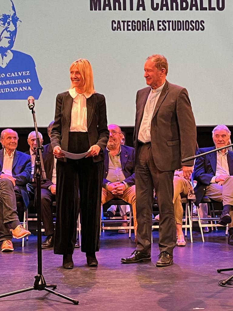 Marita Carballo, Presidente de Voices, recibió el “Premio Calvez a la responsabilidad Ciudadana” 